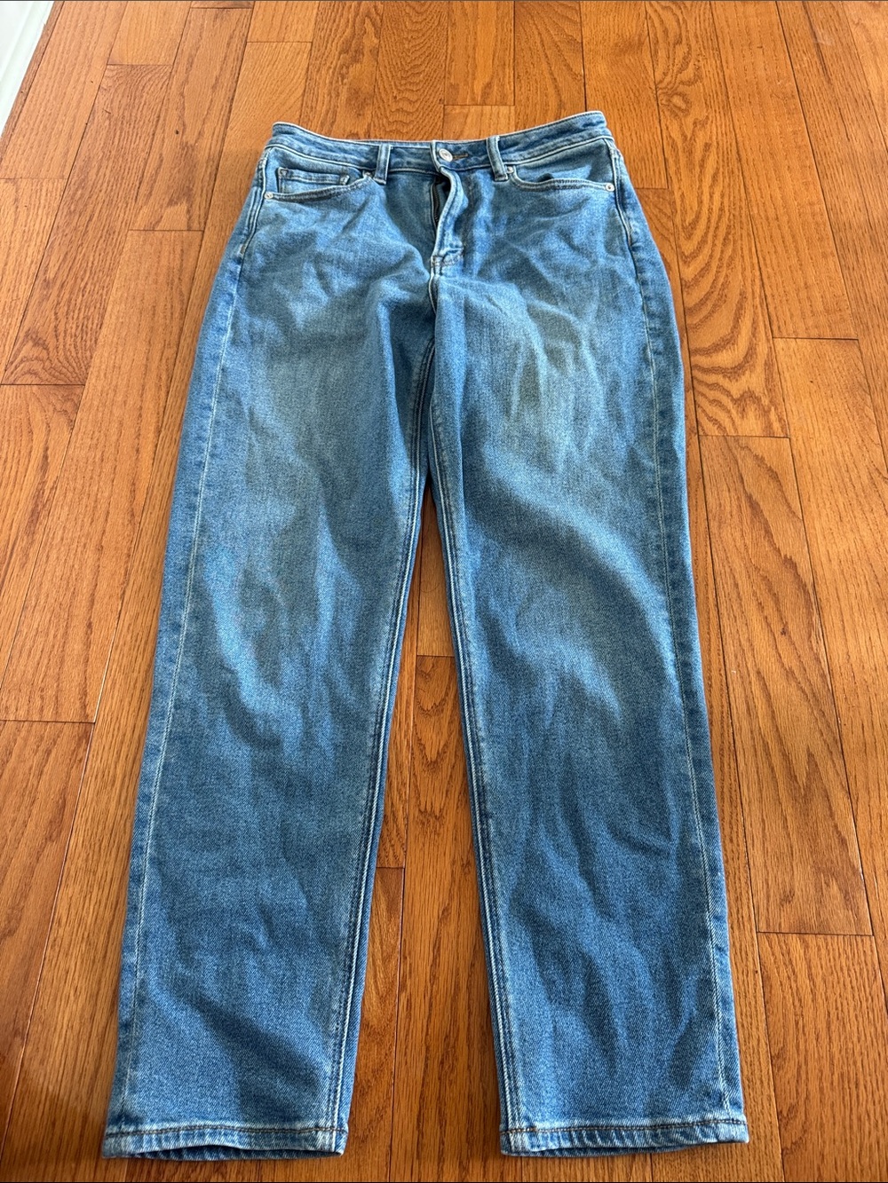 Rarely worn American eagle medium wash mom jeans
